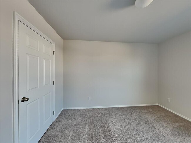 Building Photo - 1033 E Stetson Ln