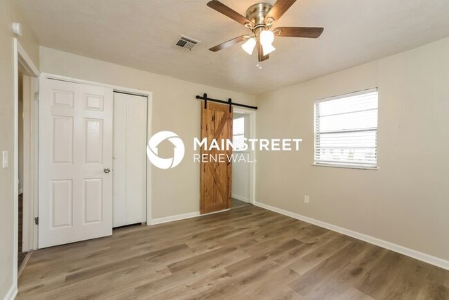 Building Photo - 3 Bedroom Pet-Friendly Home in Oklahoma City, OK with Main Street Renewal