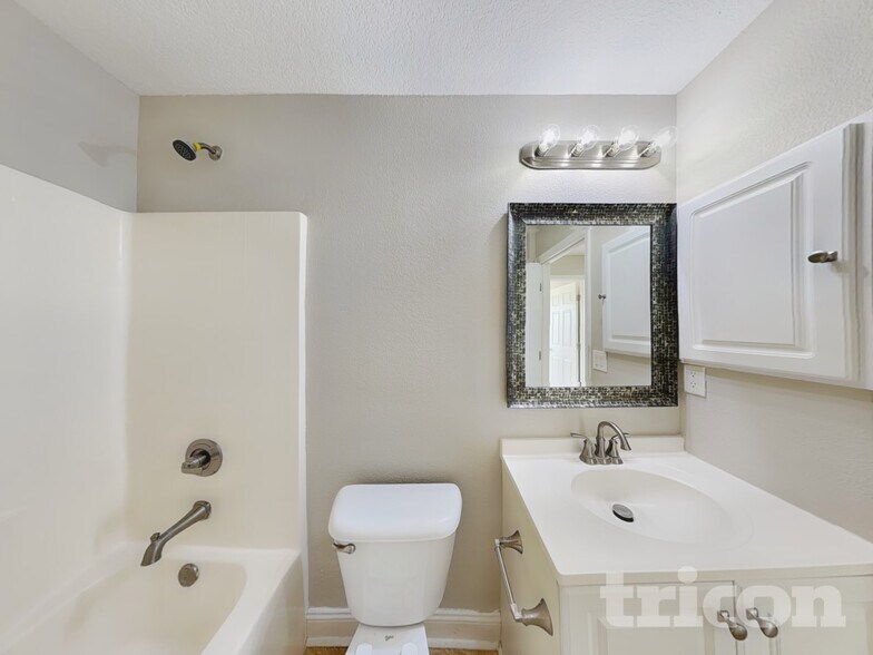 Building Photo - 8606 Lisa Blvd