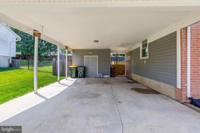 Building Photo - 6006 Rivanna Dr