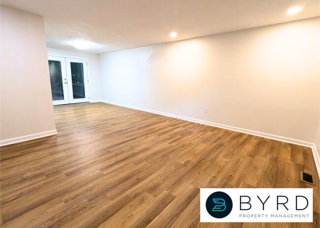 Building Photo - 13300 Farm Crest Ct