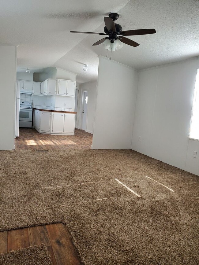 Building Photo - Ready to Move in