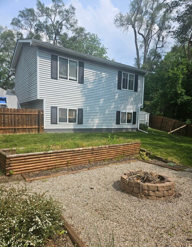Building Photo - 336 Rustic Cir