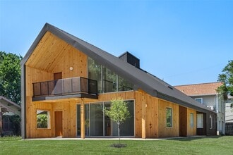 Building Photo - 4429 Woodside St