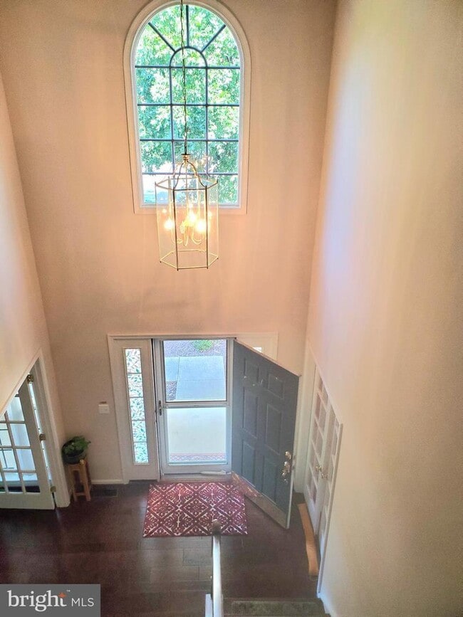 Building Photo - 20960 Capilano Ct