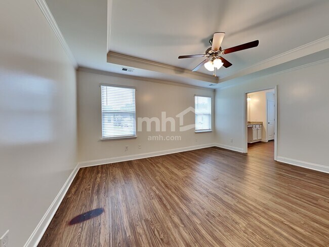 Building Photo - 525 Lateleaf Dr