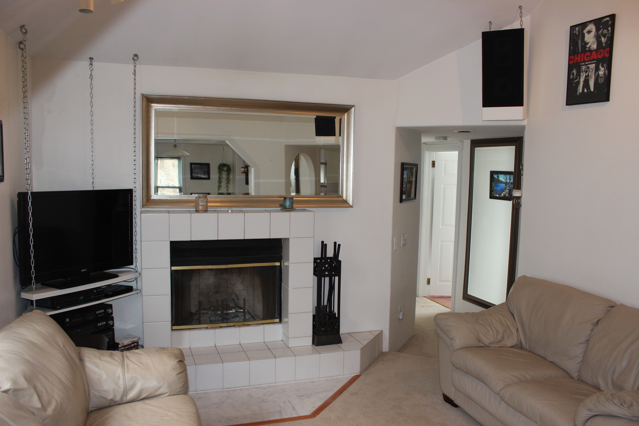 Recently upgraded with flatscreen & mirrors - 470 South Ave