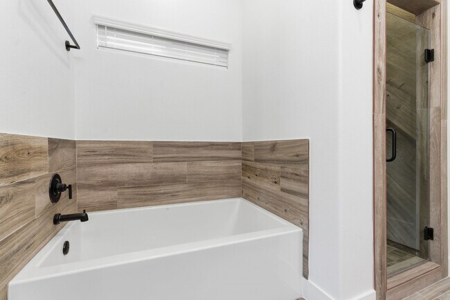 Building Photo - 5227 Sunshine Point