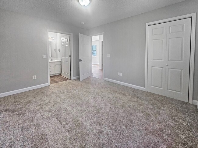 Building Photo - 5 Paris Creek Ct