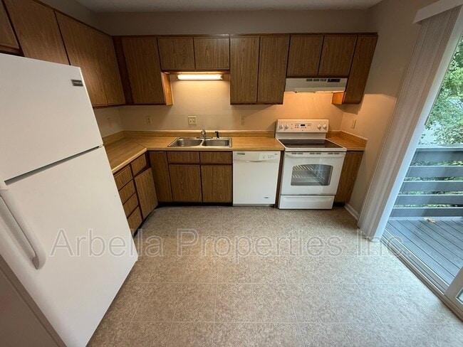 Building Photo - 103 Beech St