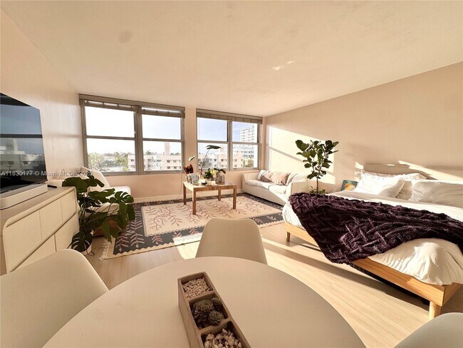 Building Photo - 2899 Collins Ave