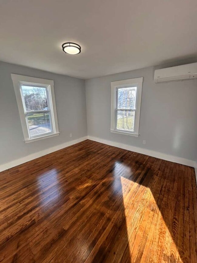 Building Photo - 67 Fairlawn Ave