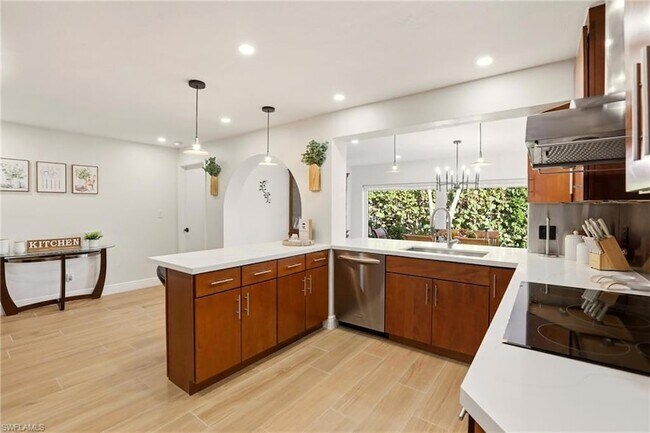 Building Photo - 339 Landmark St