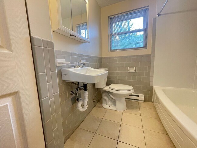 Building Photo - 175 Loudon Rd