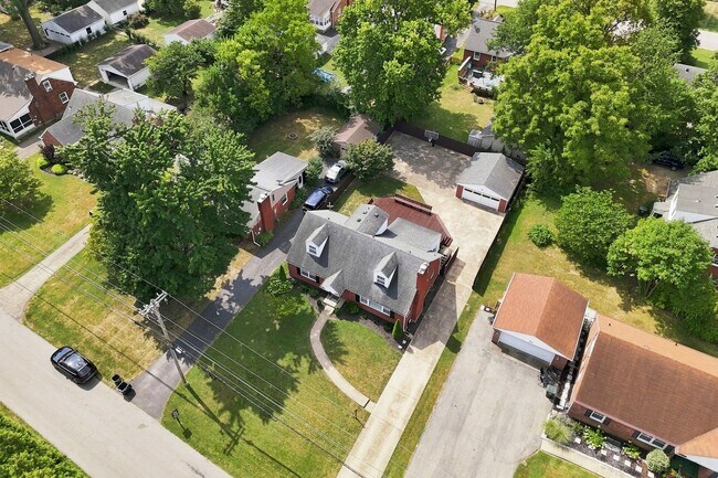 Building Photo - 912 Beechwood Rd