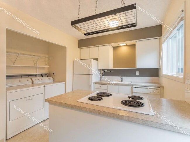 Building Photo - Charming Townhouse Style Home in Multnomah...