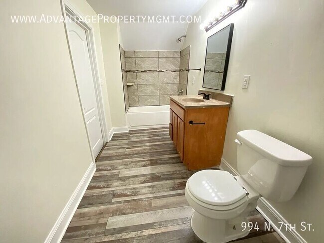 Building Photo - 994 N 7th St