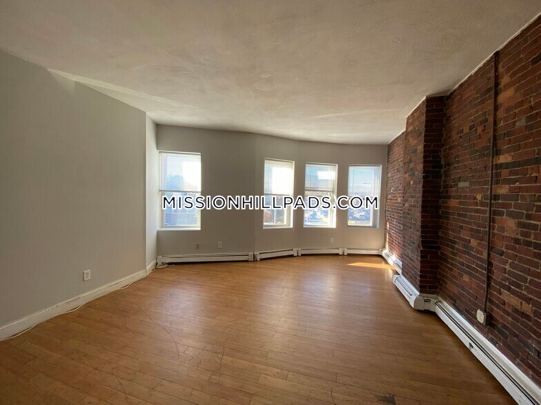 Building Photo - 338 Warren St