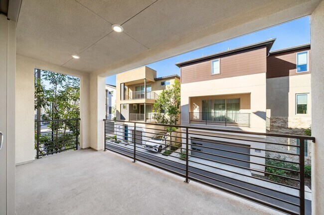 Building Photo - Split level floor plan on a gorgeously upgraded home