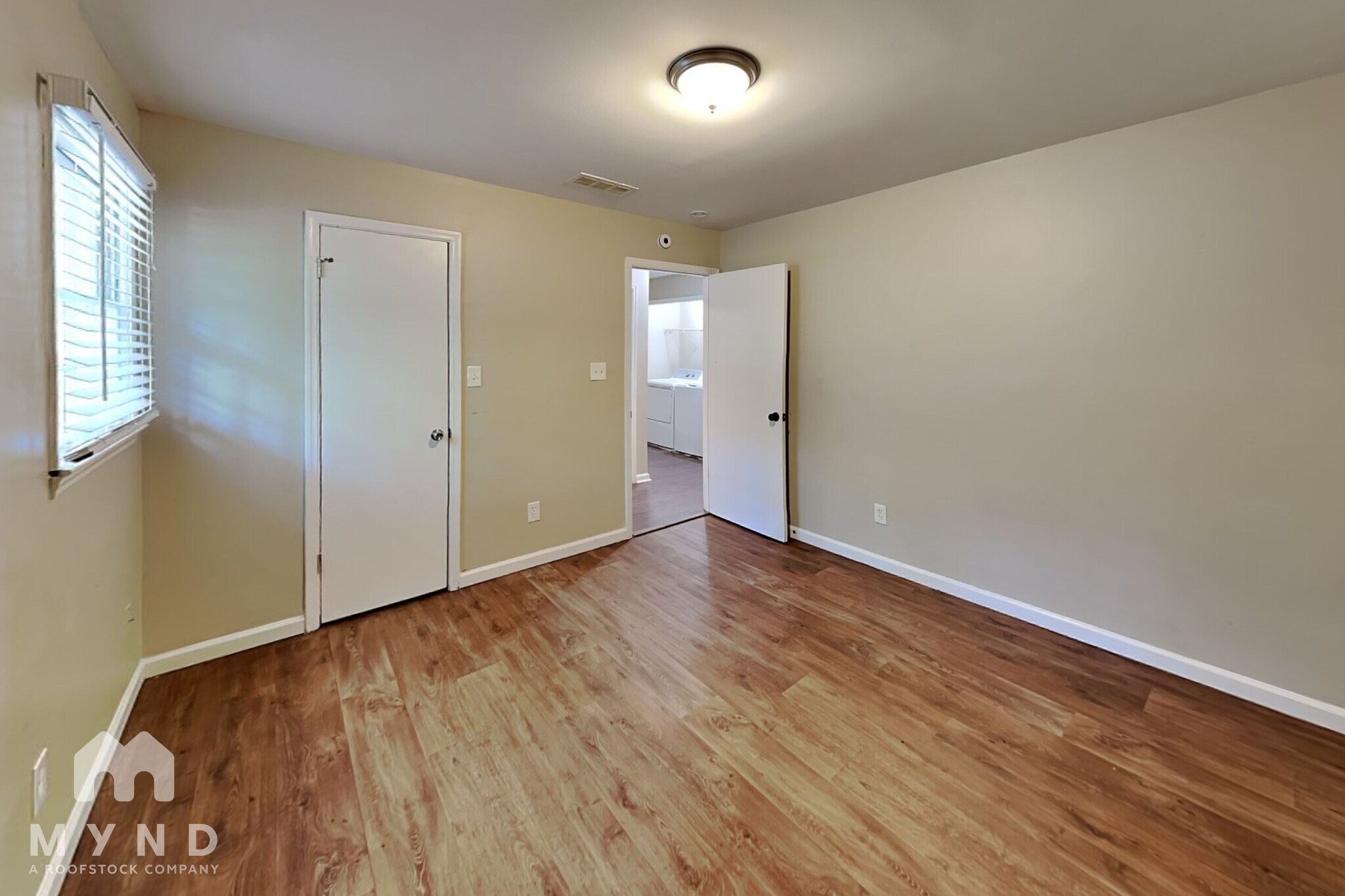Building Photo - 3295 Redona Dr