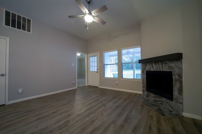 Building Photo - 117 Harbour Town Cir