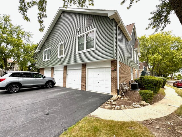 Building Photo - 2724 Weeping Willow Dr