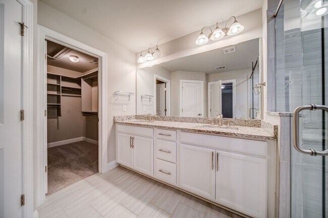 Building Photo - 1363 Harris Way S