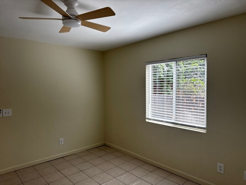 Building Photo - 5527 Bolivar St