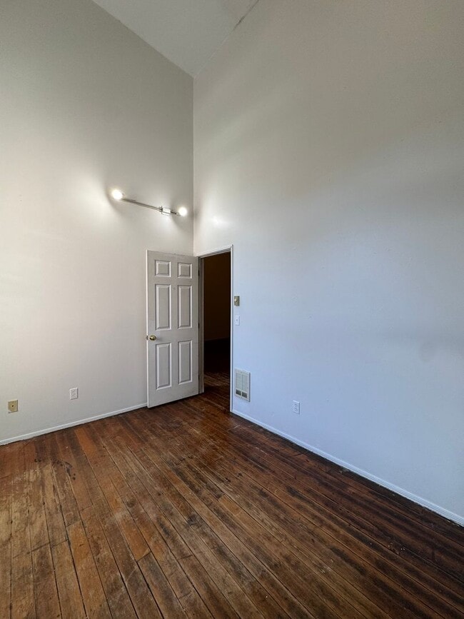 Building Photo - 314 N Main St