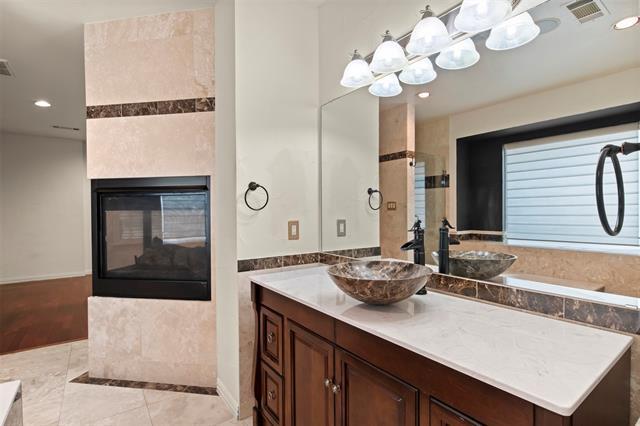 Building Photo - 808 Sabona Dr