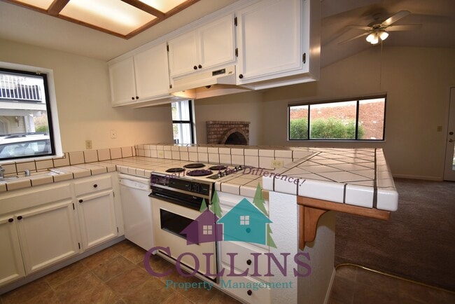 Building Photo - 116 Stanford Ct