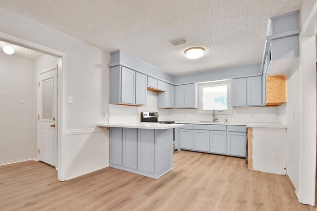 Building Photo - 4818 73rd St