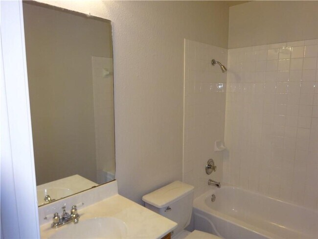 Building Photo - 1016 Doras Dr