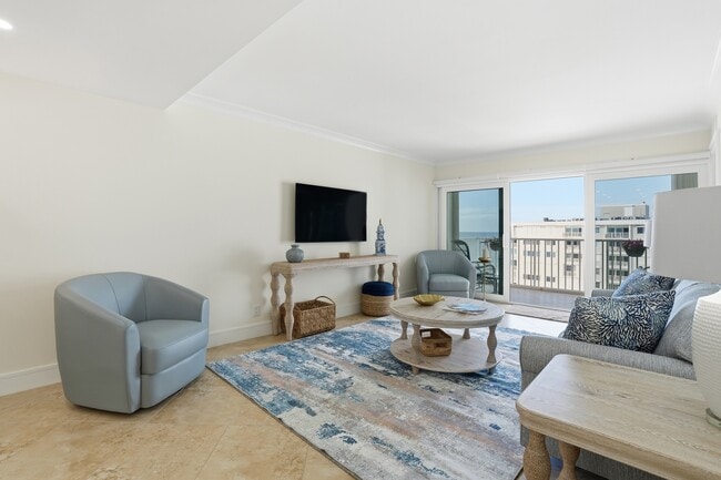 Building Photo - 3443 Gulf Shore Blvd N