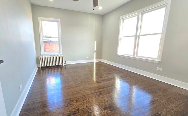 Building Photo - 3051 N Austin Ave