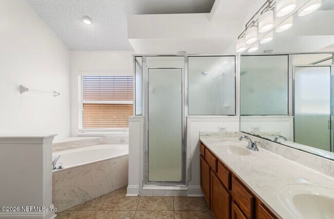 Building Photo - 2471 Coachman Lakes Dr