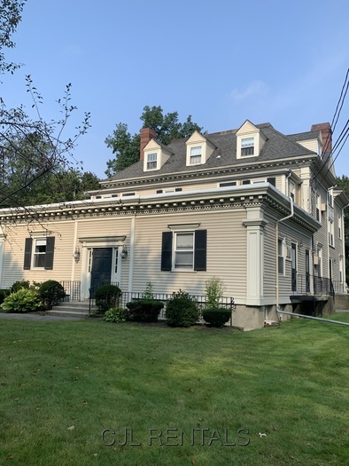 Building Photo - 129 Pleasant St