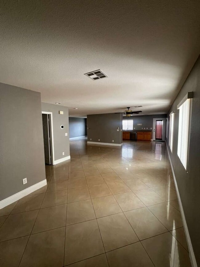 Building Photo - Must see 2 story 4 bed/3 bath home in the heart of SUMMERLIN