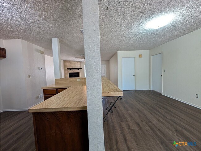 Building Photo - 163 Woods End