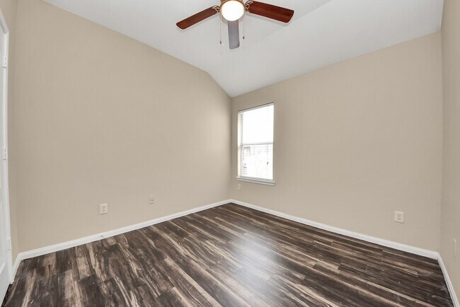 Building Photo - 1722 Lansing Cove Dr