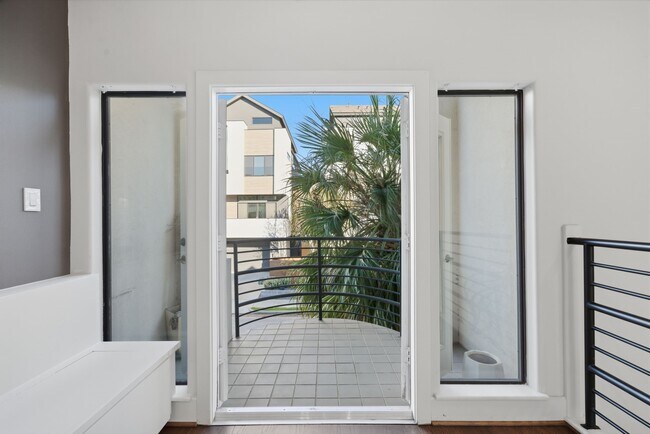 Building Photo - 1628 Van Buren St