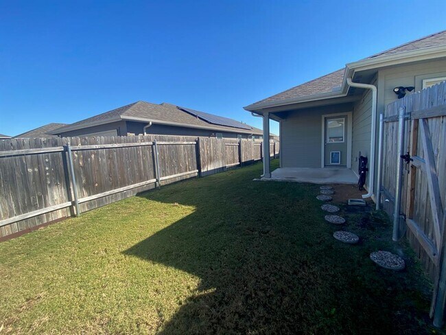 Building Photo - 10301 Mager Ln