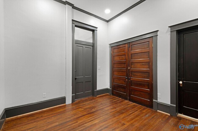 Building Photo - 719 Bank St NW