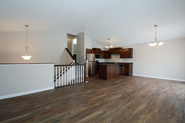Building Photo - Newly Updated Townhouse Available Now in Monticello!