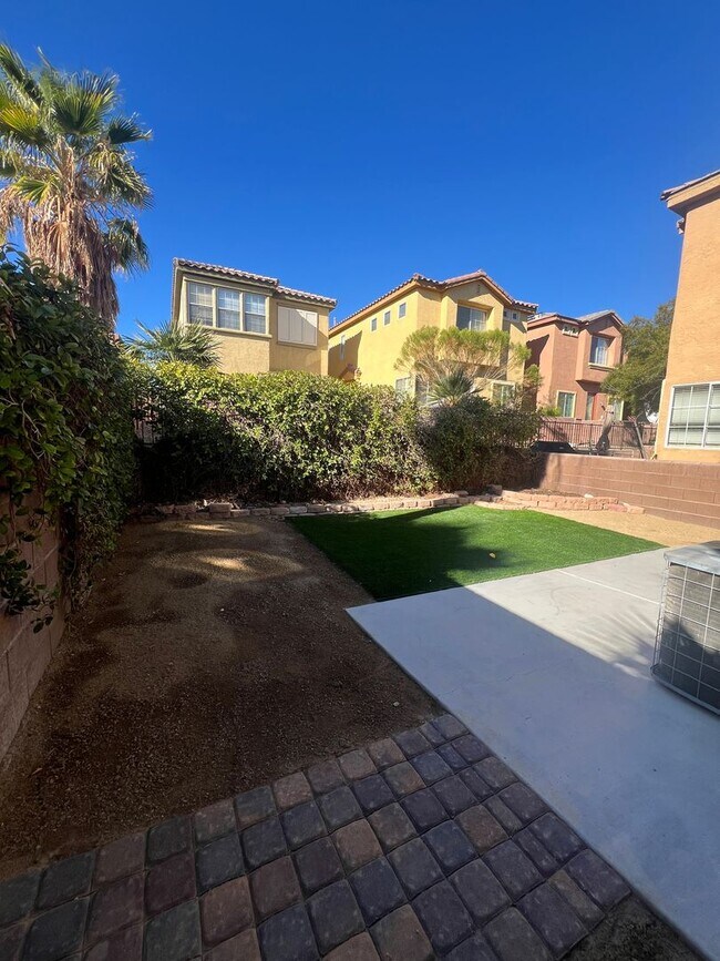 Building Photo - Stunning 3 bedroom home in a gated community!