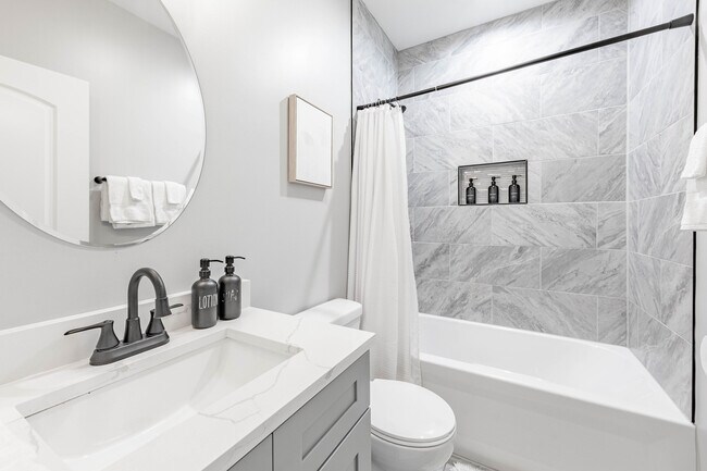 Building Photo - 4634 S Langley Ave