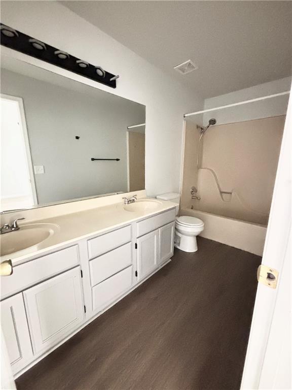 Building Photo - 2839 Adrian Ave