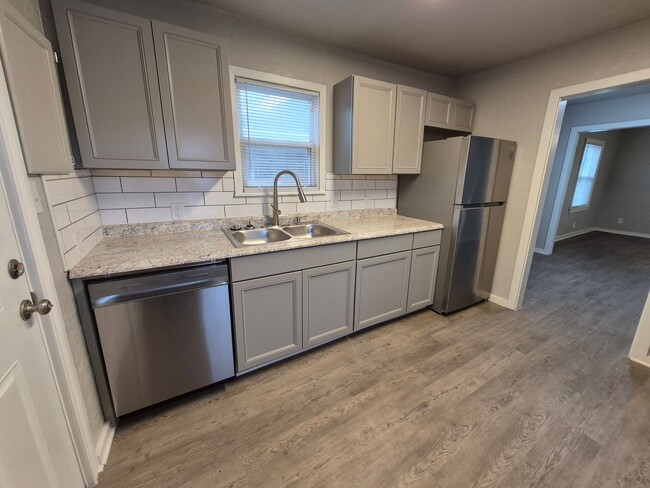 Building Photo - Newly updated Cottage style home in Lawton...