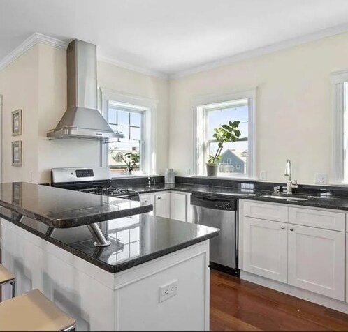 Building Photo - 15 Millmont St