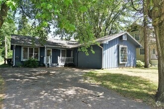 Building Photo - Downtown Chelsea Neighborhood Ranch